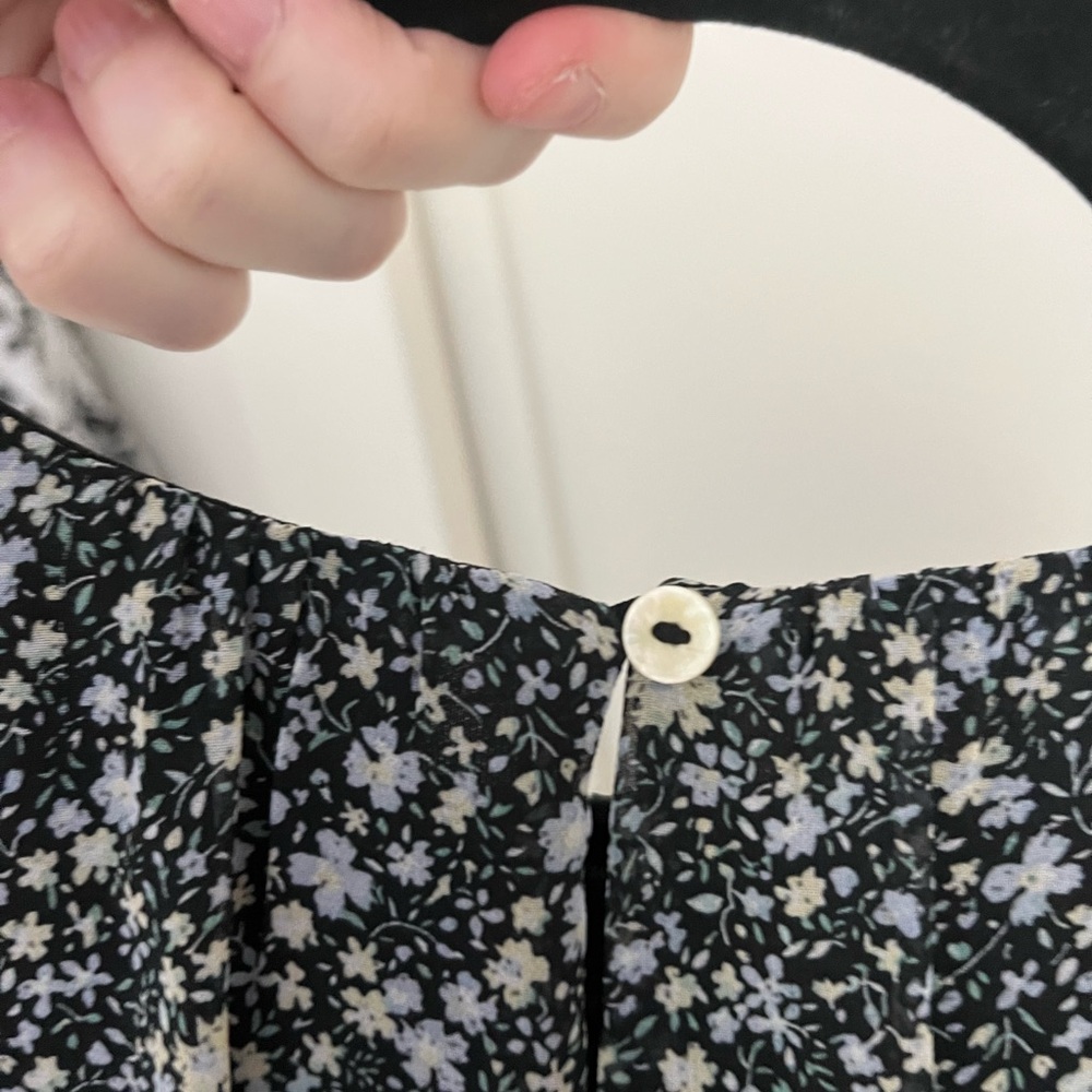 • 3 dresses! • - Picture 10 of 10